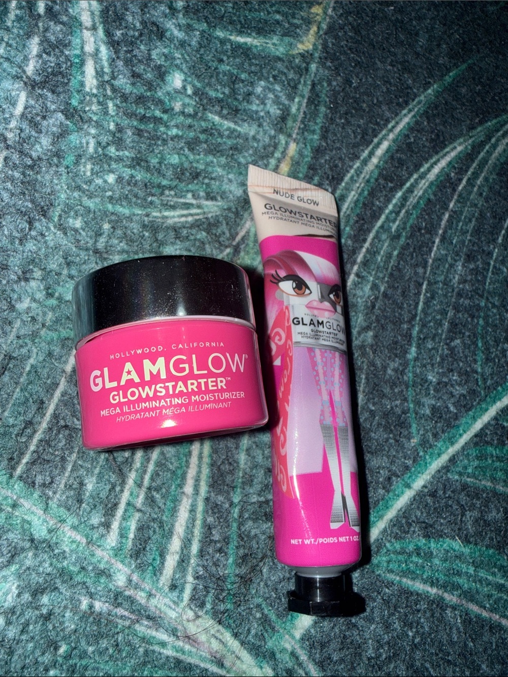GLAMGLOW Glowstarter Mega Illuminating Moisturizer & Tube - Bright Pink